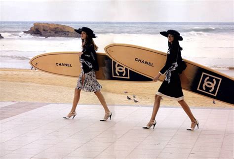 gisele Chanel surfboard